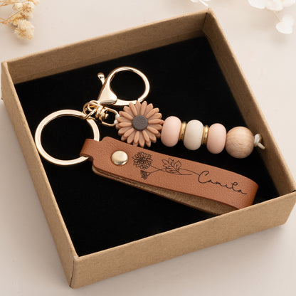 Personalized Birth Flower PU Leather Keychain with Engraved Name and Daisy Bead Pendant Wedding Party Birthday Gift for Bridesmaids Friends
