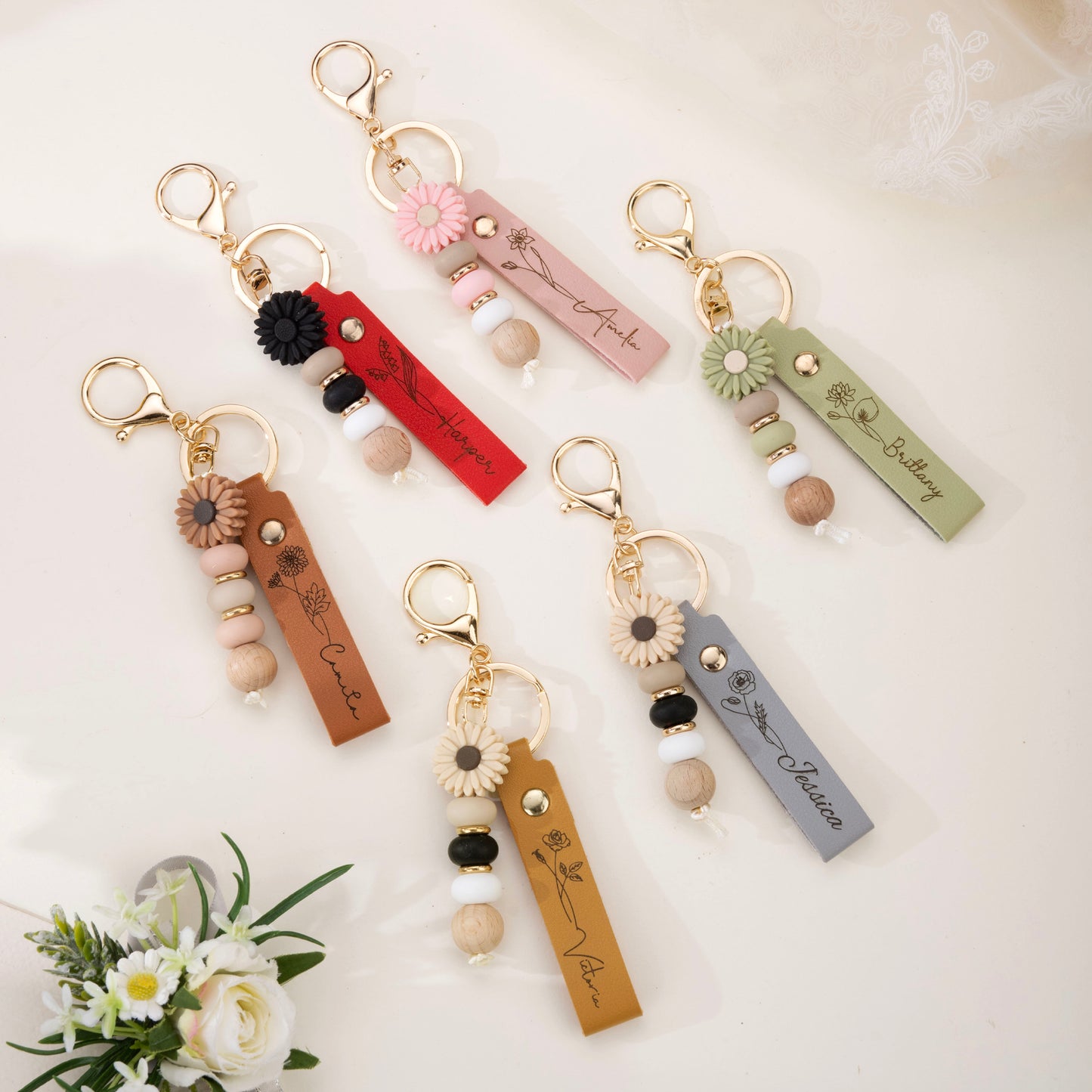 Personalized Birth Flower PU Leather Keychain with Engraved Name and Daisy Bead Pendant Wedding Party Birthday Gift for Bridesmaids Friends