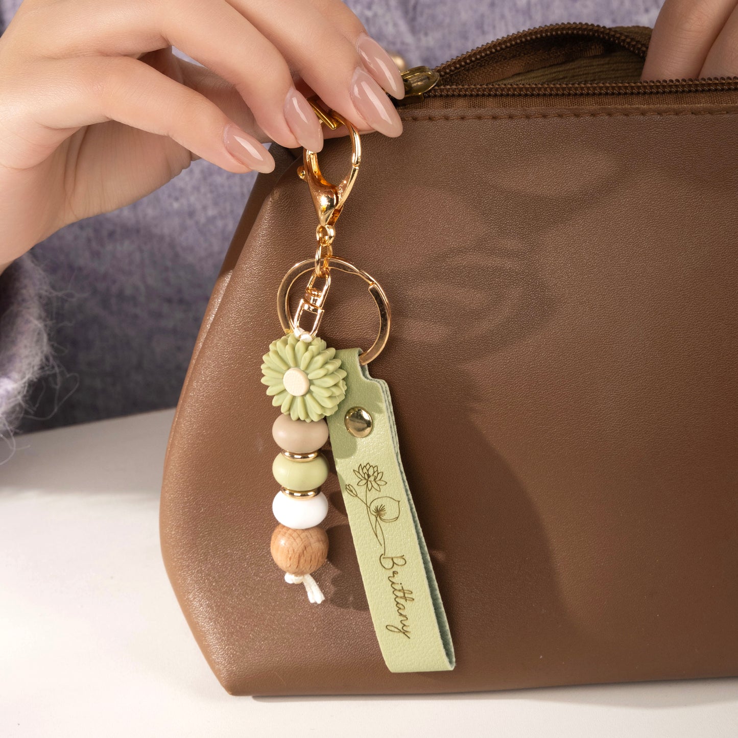 Personalized Birth Flower PU Leather Keychain with Engraved Name and Daisy Bead Pendant Wedding Party Birthday Gift for Bridesmaids Friends